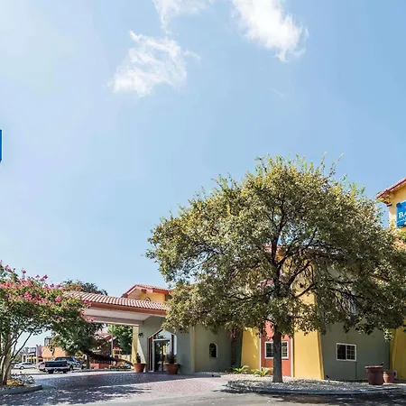Baymont By Wyndham San Antonio Near South Texas Medical Ctr Hotel